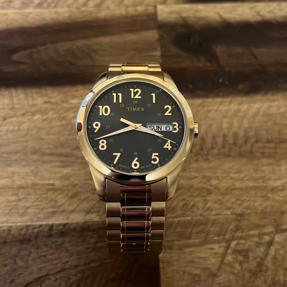 Timex Indiglo T2M936 Men's dress watch. Day and date on face Working watch.